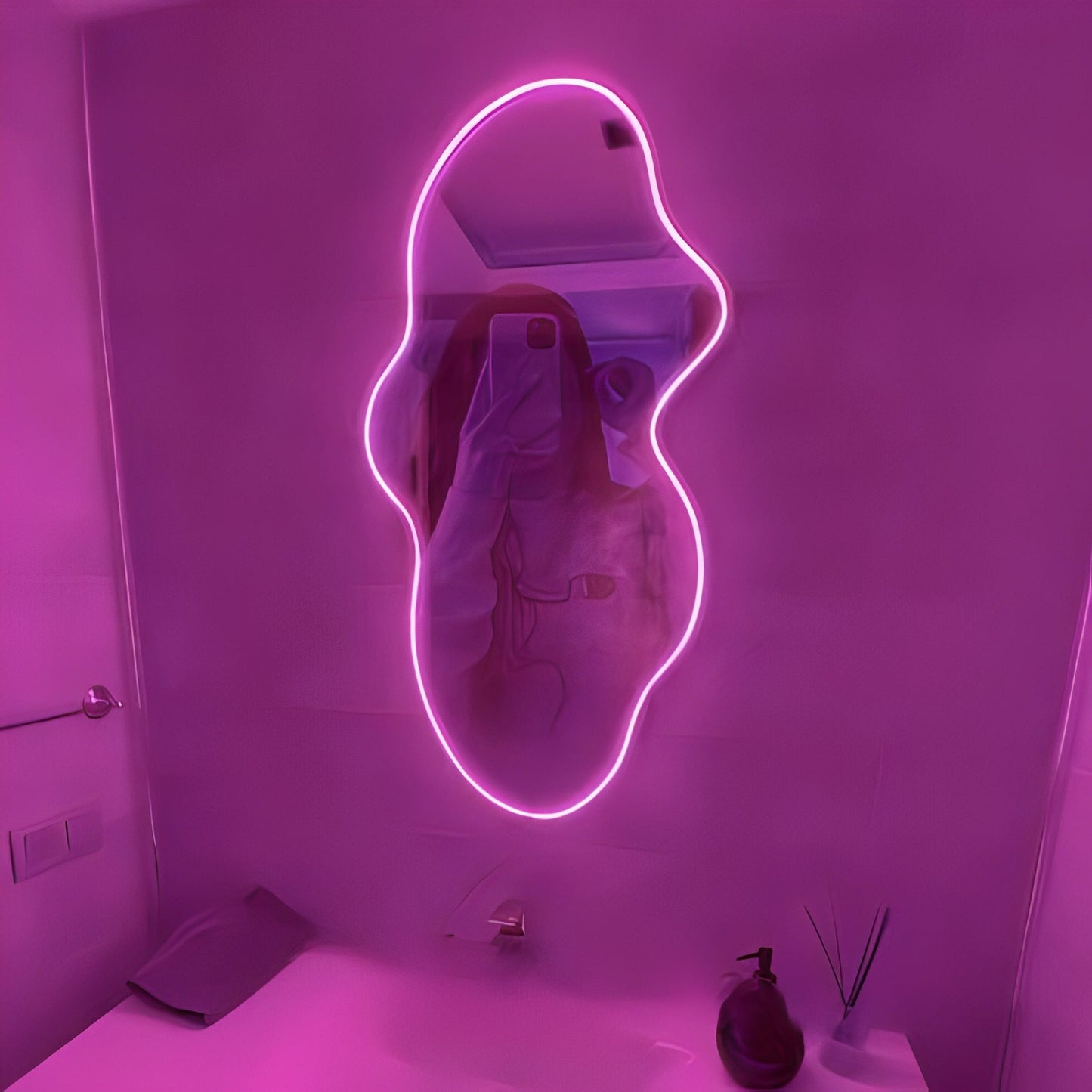 Wavy Selfie Neon Mirror